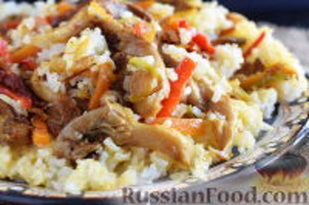 Фото к рецепту: Плов без мяса, с вешенками