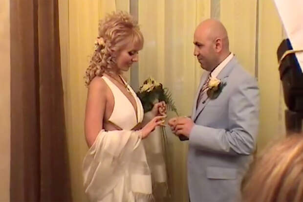 Певица Валерия и продюсер Иосиф Пригожин показали архивные кадры со свадьбы