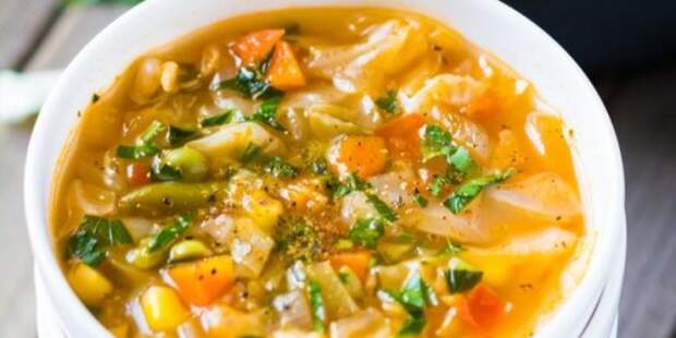 Рецепты с капустой: Лёгкий суп с капустой и смесью овощей