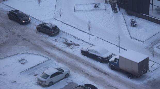 Новосибирский водитель подпер машину девушки из-за неправильной парковки