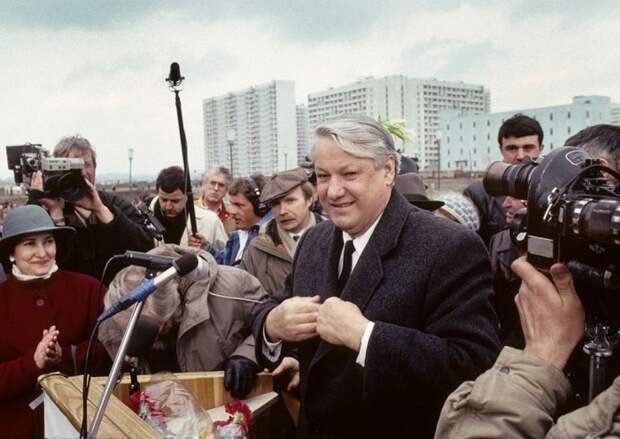 Борис Ельцин во время предвыборного митинга. СССР, Москва, 1989 год. Автор фотографии: Chris Niedenthal. Борис Ельцин во время предвыборного митинга. СССР, Москва, 1989 год. Автор фотографии: Chris Niedenthal.