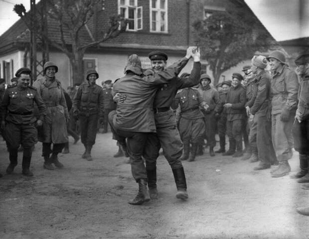 Когда пушки смолкли начались танцы. 1945 история, ретро, фото