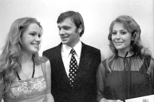 Актеры Елена Проклова, Олег Видов и мексиканская киноактриса Фанни Кано (справа) на кинофестивале в Москве, 1977 год