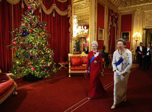 Герцогиня Глостерская (супруга двоюродного брата королевы Елизаветы II) и принцесса Анна