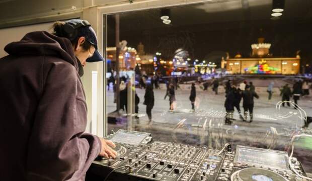 Тематическая развлекательная программа «Неоновый бит» пройдет на ВДНХ 24 января