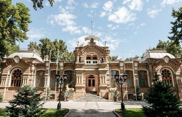 Дворец Искандера в Ташкенте 
