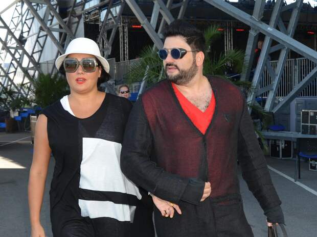 Муж Нетребко сообщил о горе в семье, Цуканова-Котт купила квартиру в Москве. Соцсети звезд