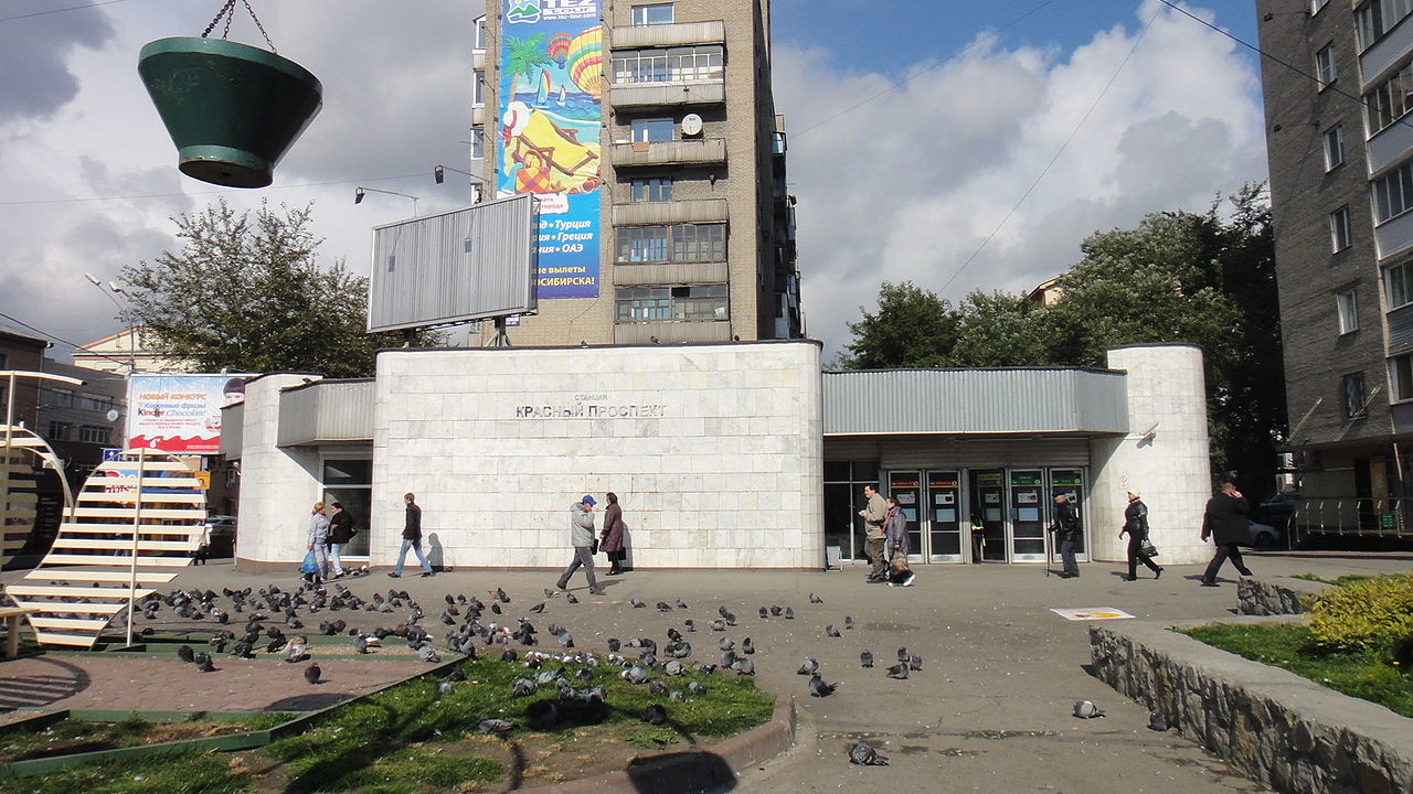 Почему в Сибири выход из метро делали в жилых домах? (ФОТО)