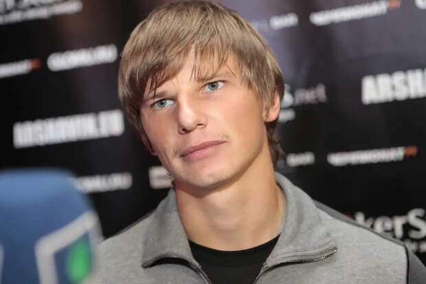 Аршавин бросил мать своей дочери? Футболист отдыхает с «любыми» девушками