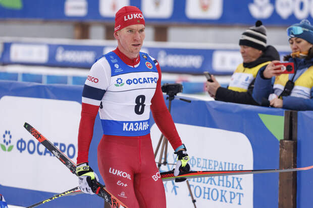 Лыжник Большунов выиграл масс-старт на 70 км в Мончегорске