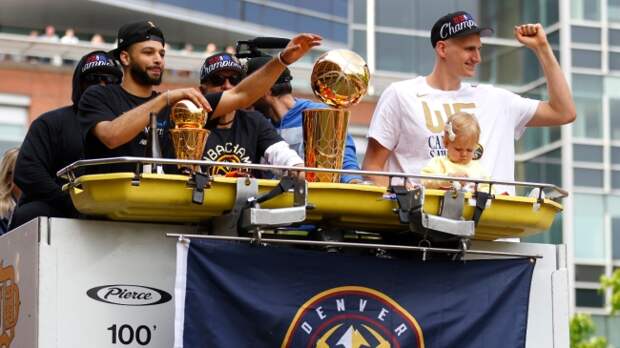 Nikola Jokic and teammates at parade celebration