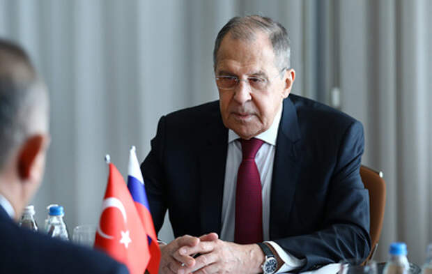 Лавров обсудил с главой МИД Турции ситуацию в Казахстане