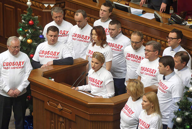 Юлия Тимошенко сначала боролась за освобождение Савченко, а теперь гонит ее из фракции «Батькивщины» в Раде