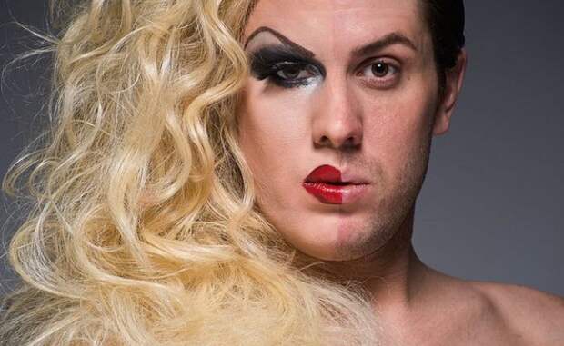 Кристи Ноэм опустошена новостями, что её муж переодевается в женщину