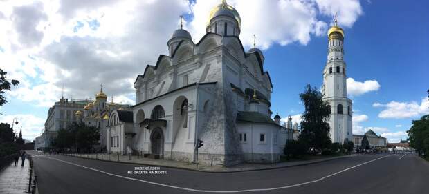 И снова панорамка. По центру – Архангельский собор