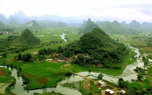 Необычные горы Гуйлинь. Китай