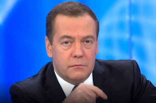 Дмитрий Медведев весьма оригинально поздравил россиян со Старым Новым годом
