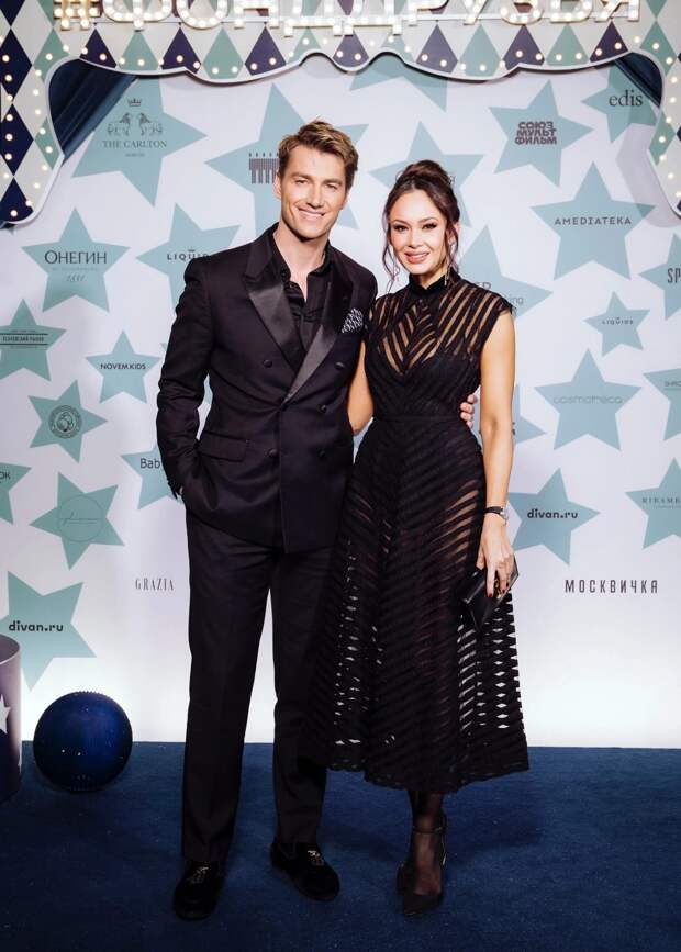 Ёлка первая: Иван Ургант, Мария Миронова и Ксения Собчак