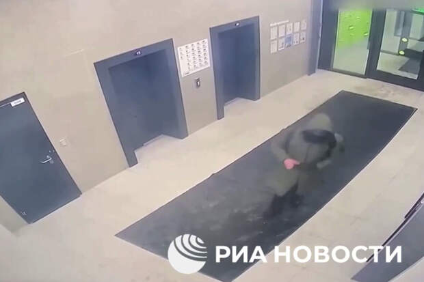 ФСБ показала видео с камер наблюдения после покушения на генерала Алексеева