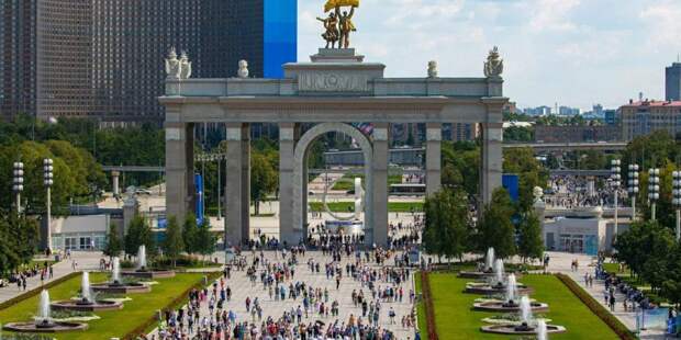 На арке Главного входа ВДНХ с 1 по 4 августа покажут видеопроекции / Фото: mos.ru