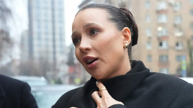 Суд рассмотрит иск Лерчек к экс-стилисту на 2,4 миллиона рублей