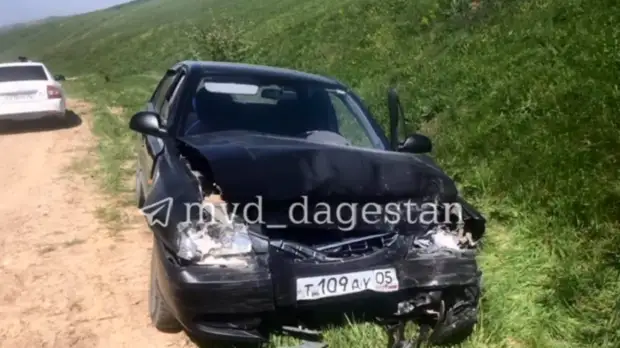 Машины родных братьев лоб в лоб столкнулись на дороге в Дагестане