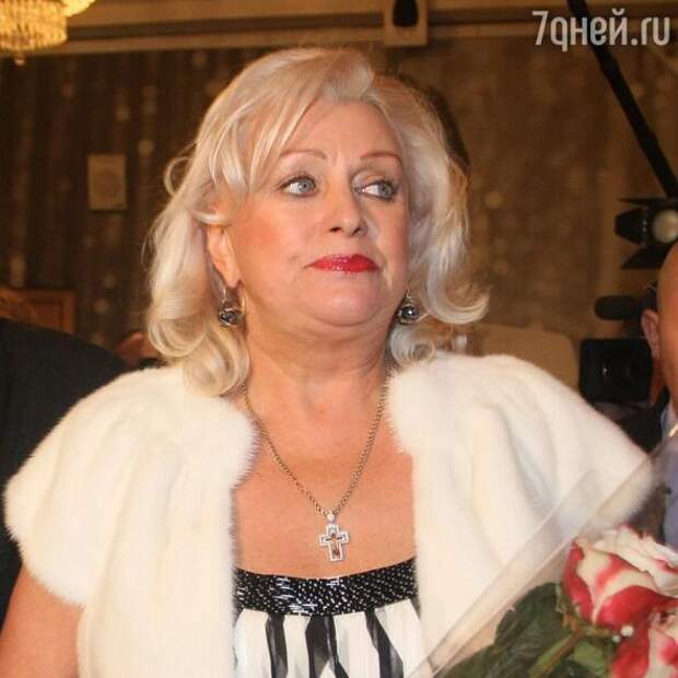Скинула два десятка! Вдова Караченцова экстремально похудела из-за скандала в театре