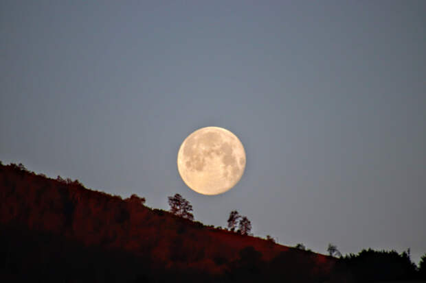France_Ariège_full moon by Thierry Titi on 500px.com