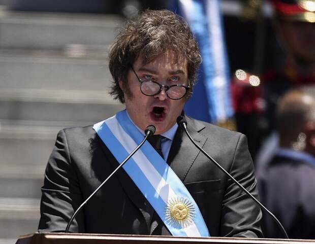 Аргентина назвала клеветой слова министра Испании об "употреблении" веществ Милеем