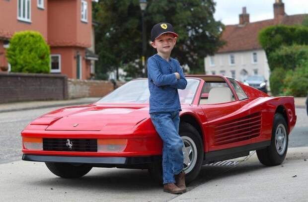 Самая дорогая детская игрушка: Ferrari 512 Testarossa за 97.000$