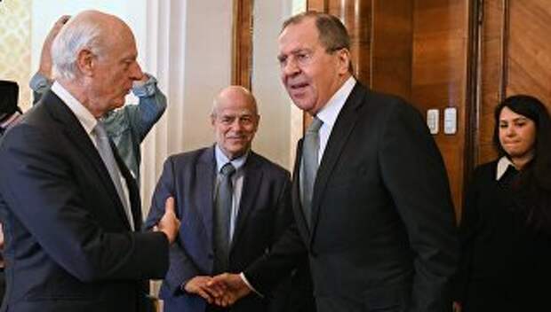 Министр иностранных дел РФ Сергей Лавров и спецпосланник генерального секретаря ООН по Сирии Стаффан де Мистура во время встречи в Москве. 22 марта 2017