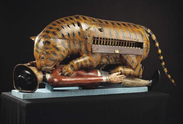 Тигр Типу - деревянная механическая игрушка в натуральную величину.
