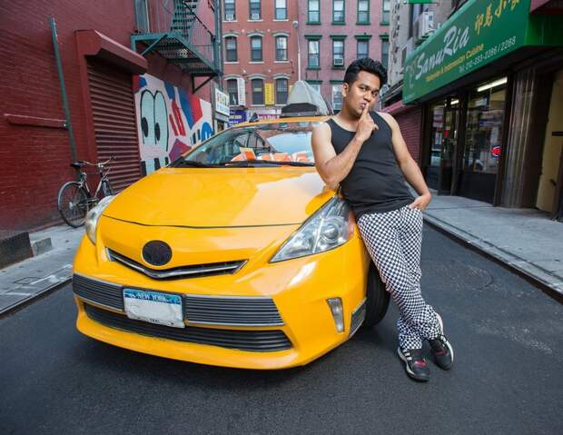 Веселые нью-йоркские таксисты позировали для календаря