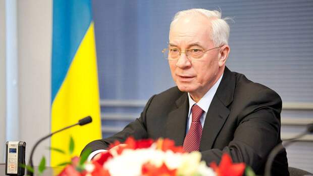 Экс-премьер Украины Азаров назвал низким уровень развития Зеленского