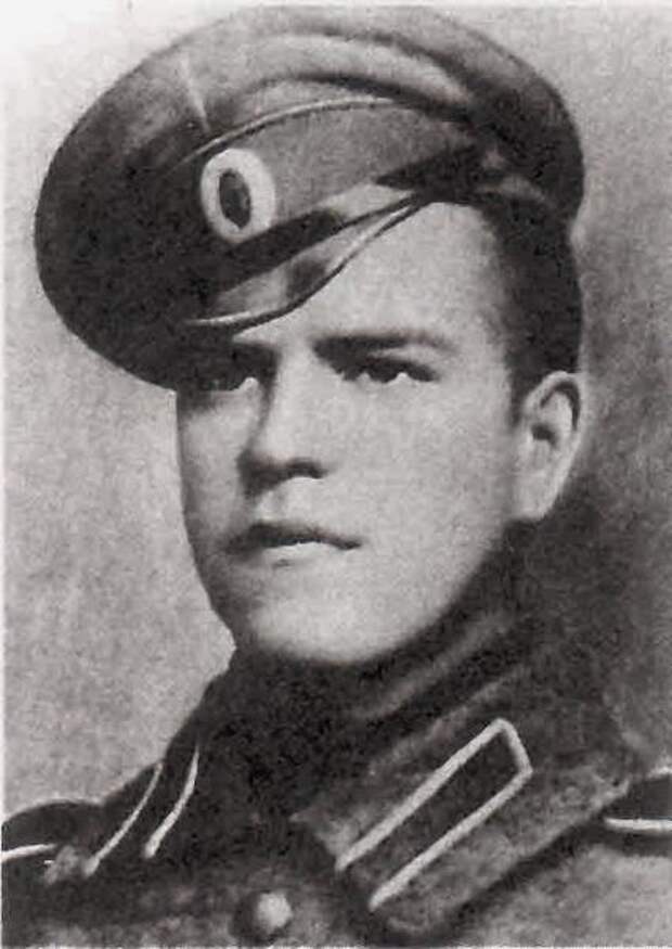 Рядовой унтер-офицерской учебной команды Георгий Жуков, 1916 год
