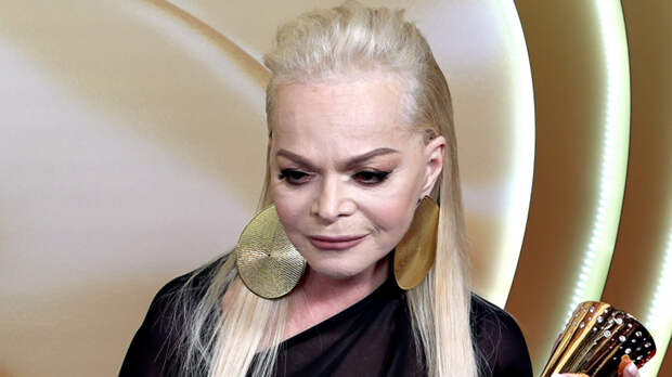 «Я большая девочка»: Долина о том, как научилась справляться с негативом