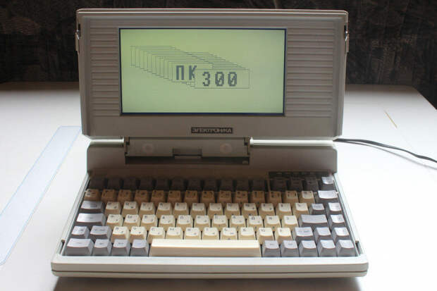 Каким был первый и последний ноутбук, выпущенный в СССР? Электроника МС 1504