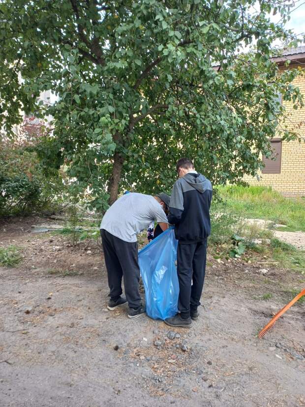 Воспитанники школы-интерната провели субботник в городе Нелидово