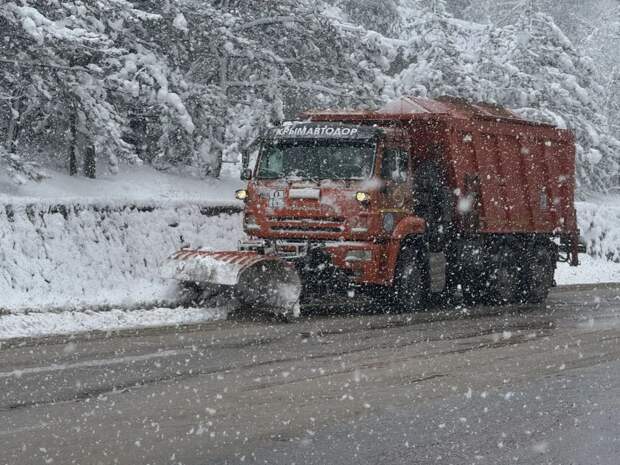 Мокрый снег и дождь: обстановка на дорогах Крыма днём 25 февраля