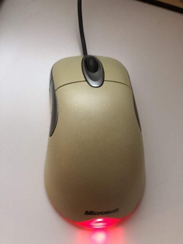 2. "Моя мышь Microsoft Intellimouse Explorer живее всех живых - аж с 1999 года!" 2. "Моя мышь Microsoft Intellimouse Explorer живее всех живых - аж с 1999 года!"