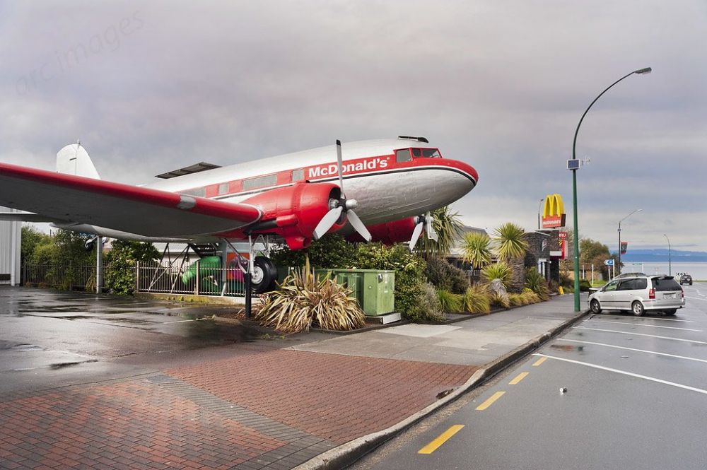 12 фото самых необычных зданий McDonald’s всего мира