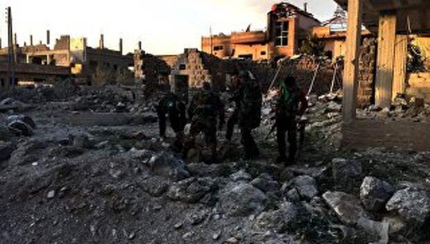 Военнослужащие Сирийской арабской армии на территории освобожденного населенного пункта Осман в провинции Дераа. Архивное фото