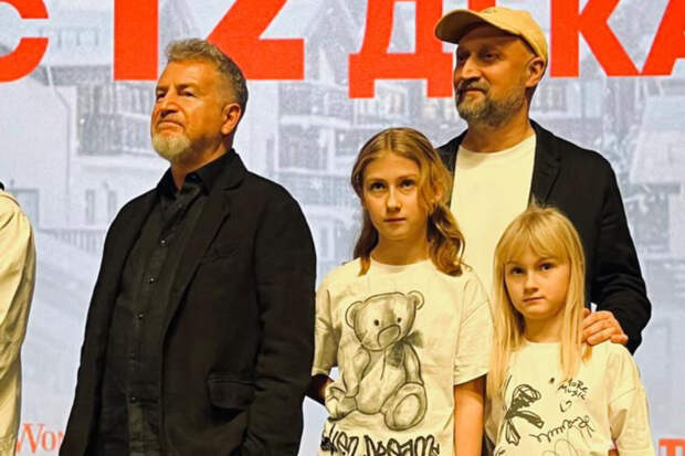 Гоша Куценко пришел на премьеру фильма с дочерьми от фотомодели