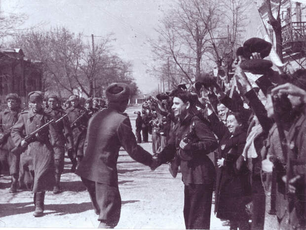 Симферополь освобожден от немецко-фашистских захватчиков.