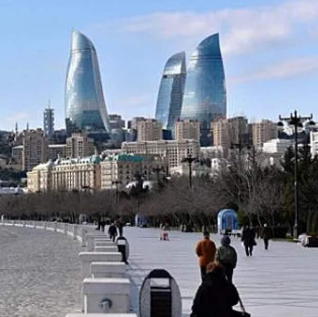 Туристы из России наводнили Азербайджан