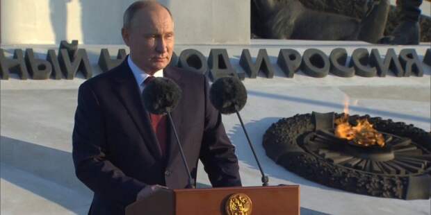МИД Украины полагает, что президент России В. Путин должен согласовывать с ним свои поездки в Крым
