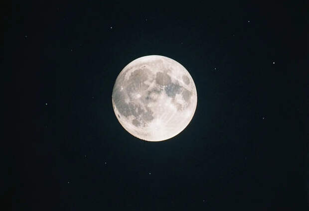 Луна накроет плеяды. Когда можно увидеть