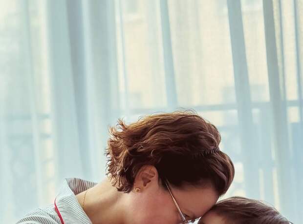 Жена юмориста Евгения Петросяна опубликовала фото с сыном в день его рождения