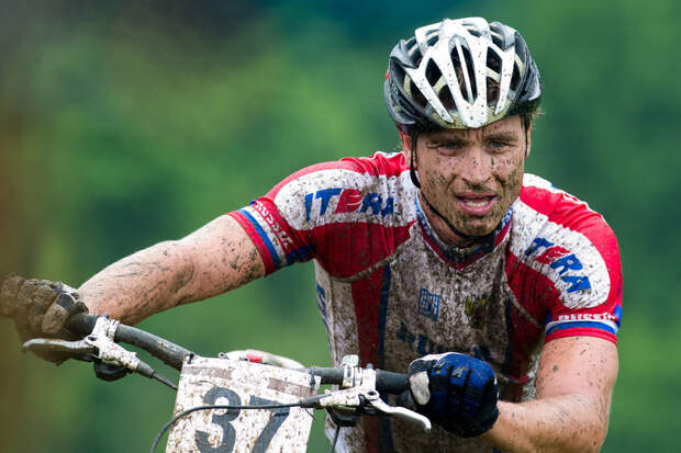 Гонщики Карлова и Гоголев выиграли международные соревнования по велокроссу