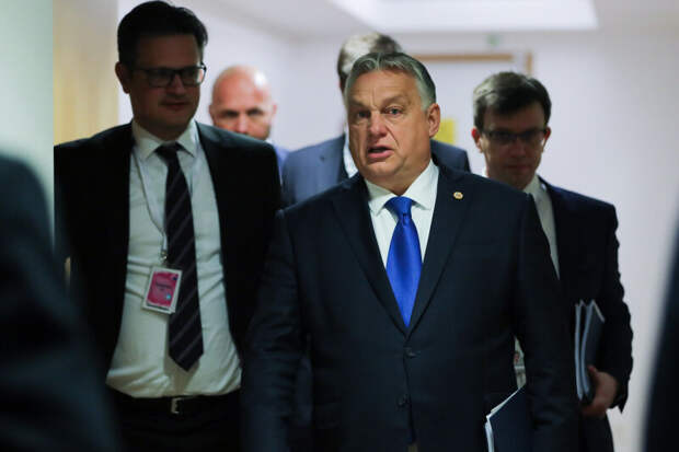 Премьер-министр Венгрии Виктор Орбан неожиданно выступил с мощнейшей речью против ЕС. Брюссель получил критический удар перед выборами в Европарламент.-3